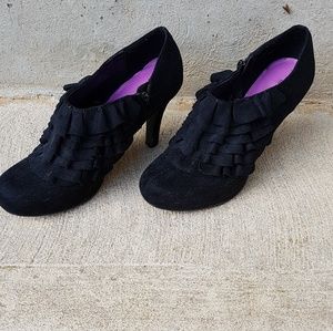 Faux suede black healed shoes